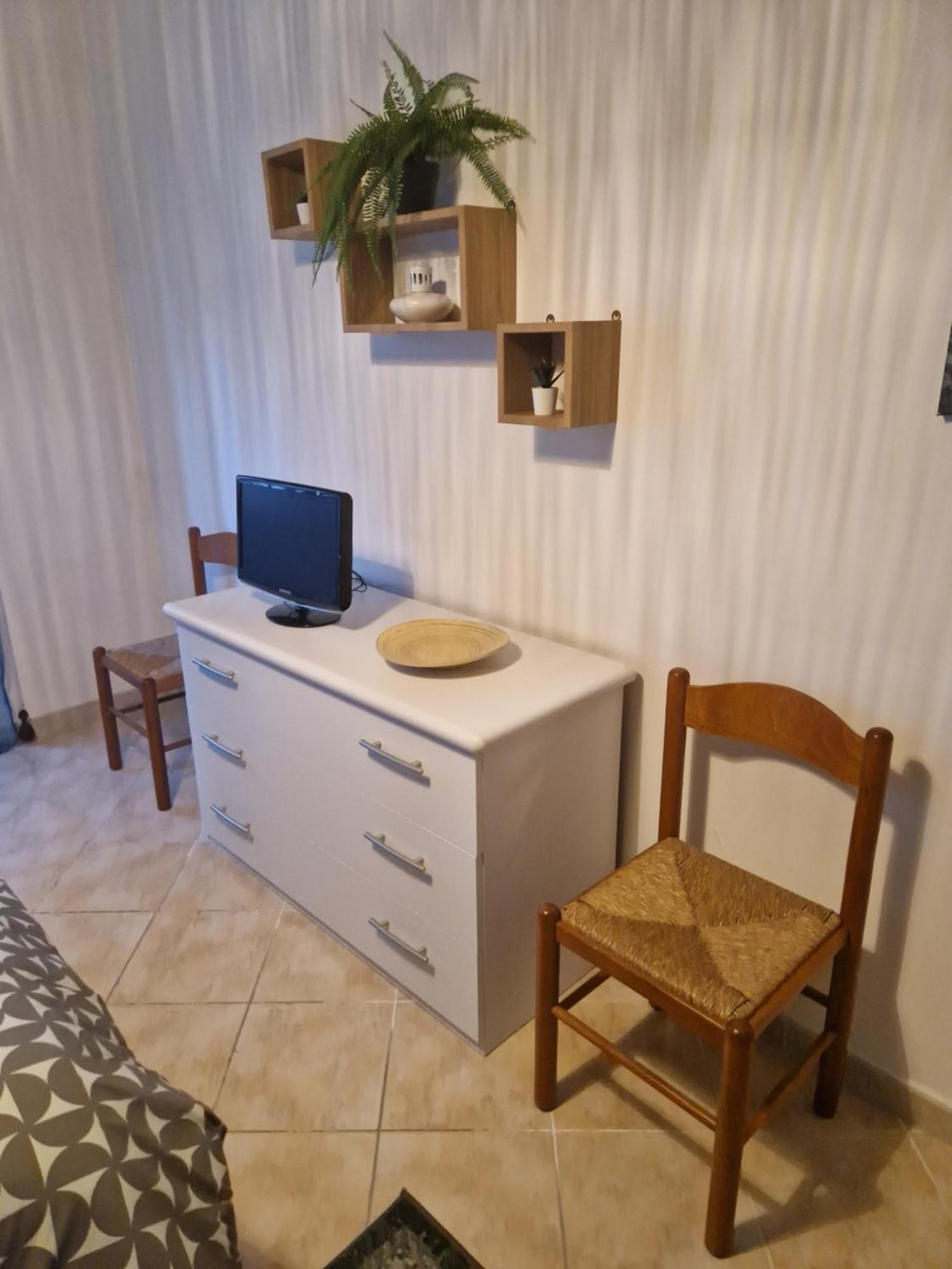 At Monica's In - Stazione Labaro Apartment Rom